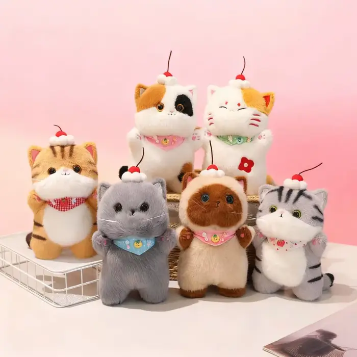 Jouet en peluche chaton mignon