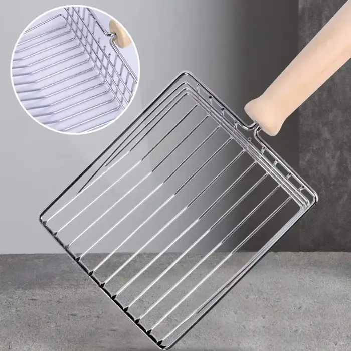 Pelle à litière pour chat avec manche en bois