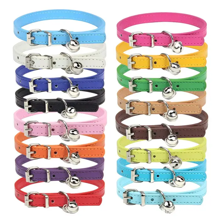Collier réglable en cuir PU solide avec cloches pour animaux de compagnie