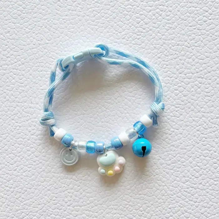 Collier coloré mignon pour animaux de compagnie, chaîne tressée réglable pour chat avec clochettes,