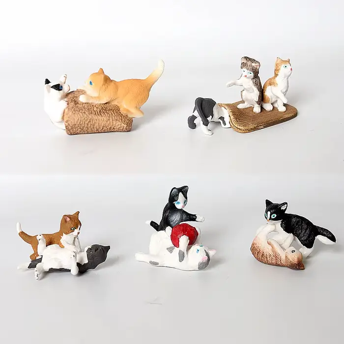 Figurines de chat de jeu réalistes