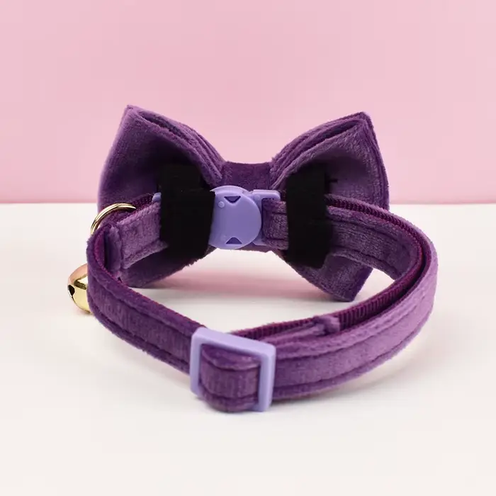 Collier pour chat en velours avec nœud papillon, réglable, sécurité pour animaux de compagnie, prévention des étouffement, confortable et élégant pour les chats