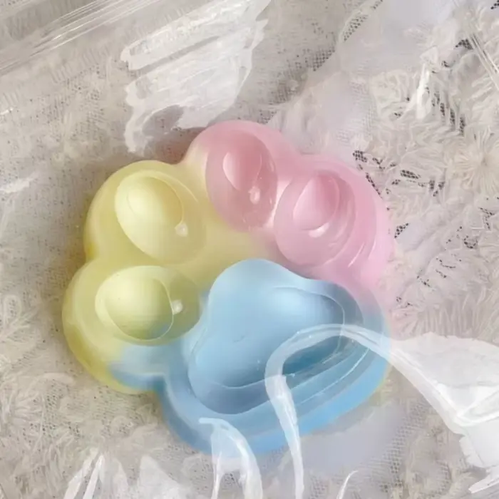 Jouet anti-stress en forme de griffe de chat arc-en-ciel, jouet à presser, jouet de bureau pour amie