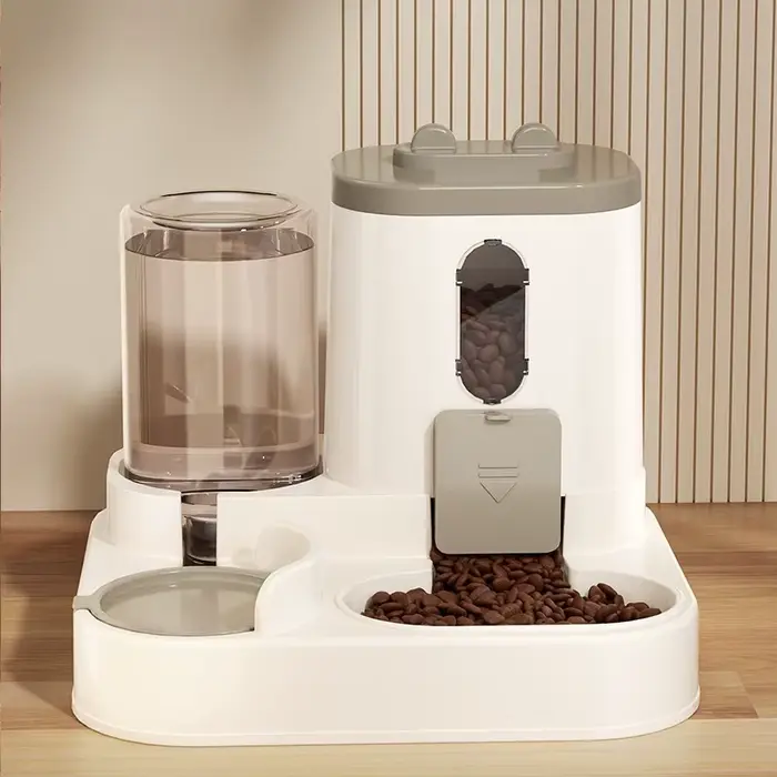 Distributeur automatique de nourriture pour chats avec fontaine à eau intégrée et design anti-déversement