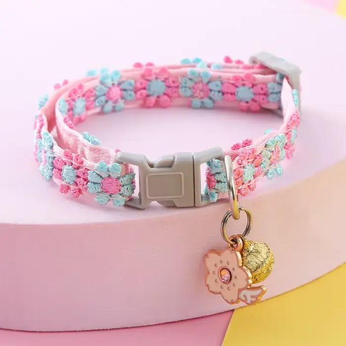Collier pour animaux de compagnie avec cloche